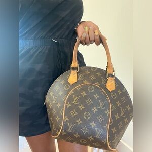 Louis Vuitton Monogram Ellipse BAG (HANDLE HALF DETACHED, SOME RUBS)